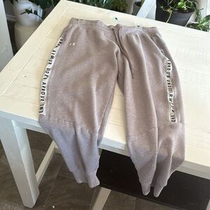 Women's Under Armour Loose Pants L Gray, white and black like new